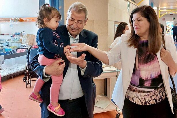 Da Gaza a Roma per salvare sua figlia: "L'italia ci aiuta davvero" 15