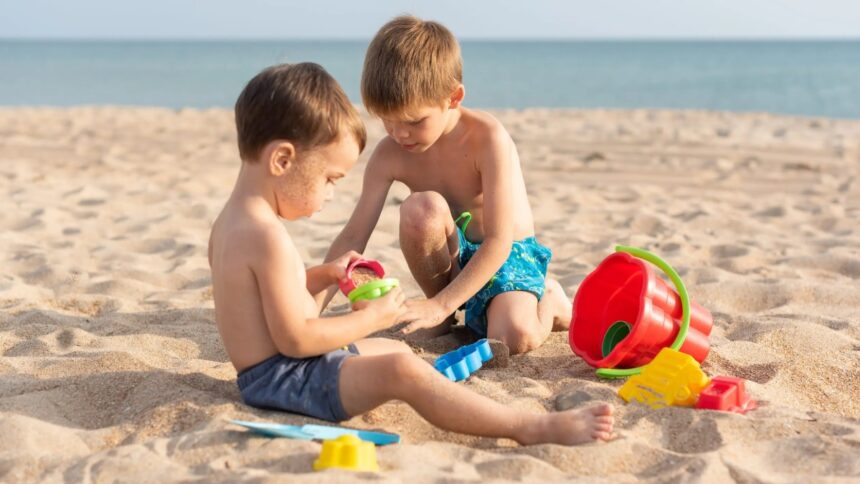 Ferragosto con i bambini: 5 giochi da spiaggia per un weekend indimenticabile 2 Ferragosto con i bambini: 5 giochi da spiaggia per un weekend indimenticabile 1