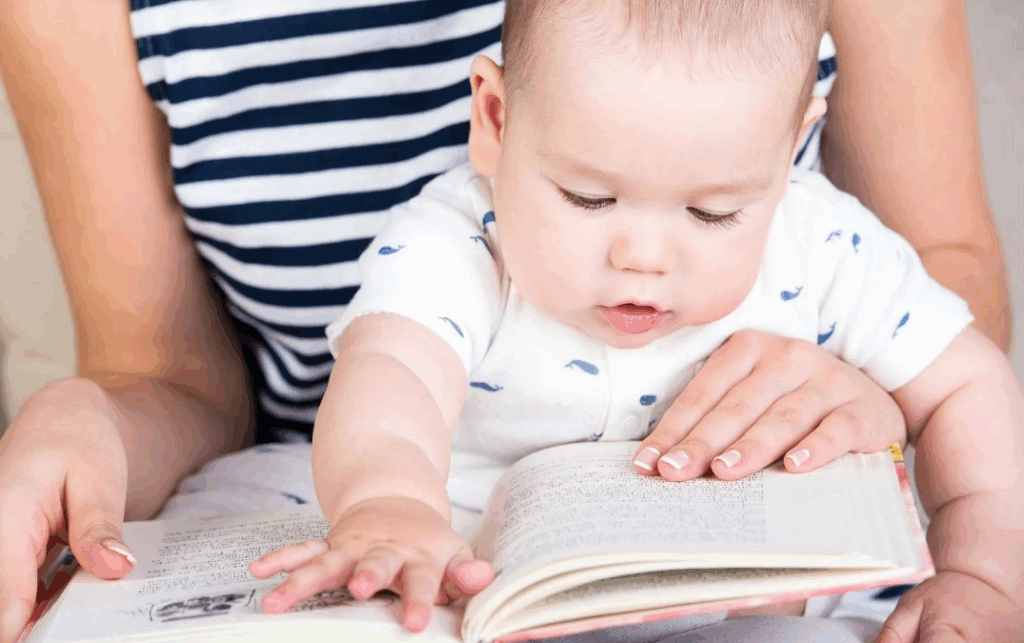 Nati per leggere migliora il linguaggio nei bambini.