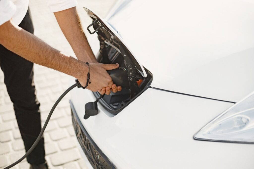 In arrivo l’incentivo per auto elettriche 2025: tutto ciò che c’è da sapere 3 In arrivo l’incentivo per auto elettriche 2025.