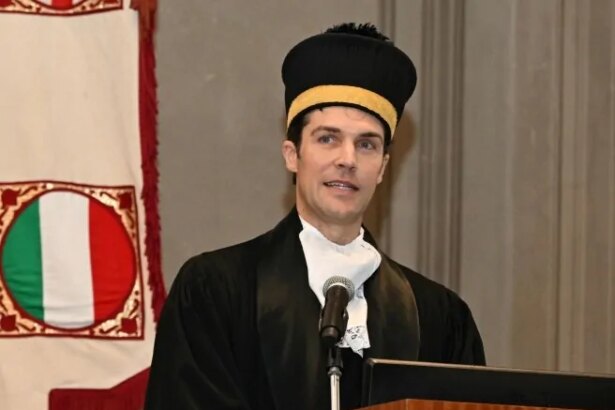 Roberto Bolle riceve la laurea honoris causa a Firenze: "Devo tutto ai miei genitori" 87