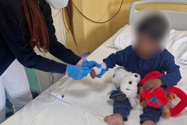 “Si chiama Nabeel e viene da Gaza”: Napoli si mobilita per curare il bimbo con malattia rara 14