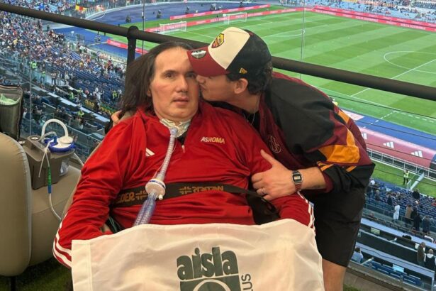 Papà ti porto io allo stadio, la Roma accoglie con amore Angelo malato di SLA 6