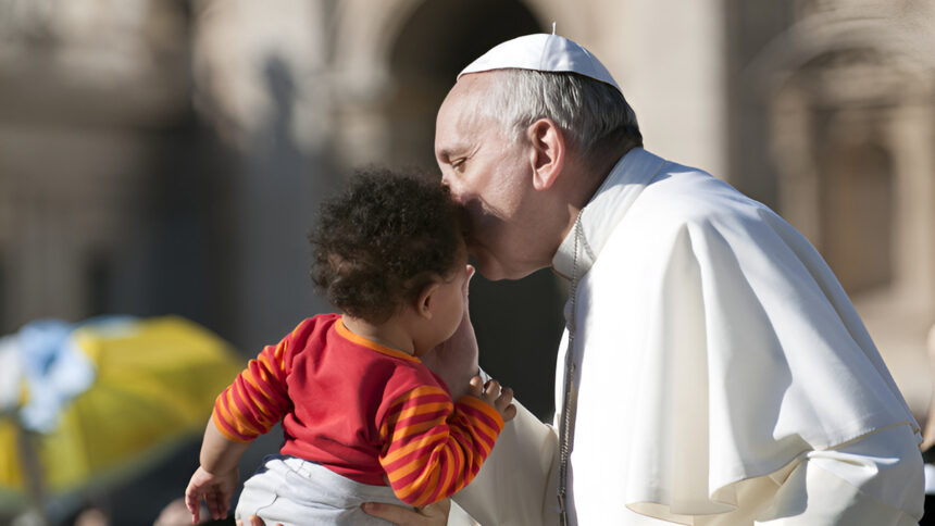 Papa Francesco, il suo impegno e amore per i bambini 2 Papa Francesco, il suo impegno e amore per i bambini 1