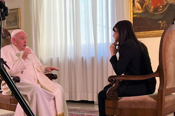 Papa Francesco è il primo pontefice apparso in tv e sui social: "Tecnologia dono di Dio" 11