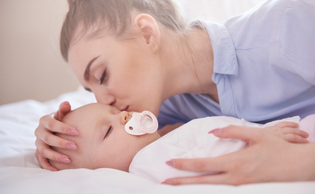 Alcune strategie migliorano il sonno del bambino.