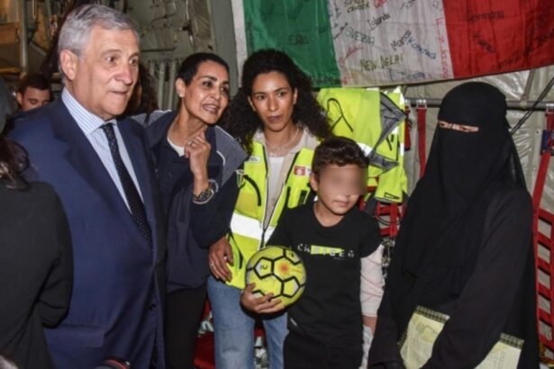 Arrivato da Gaza Adam, unico superstite insieme alla mamma: sarà curato a Milano 9