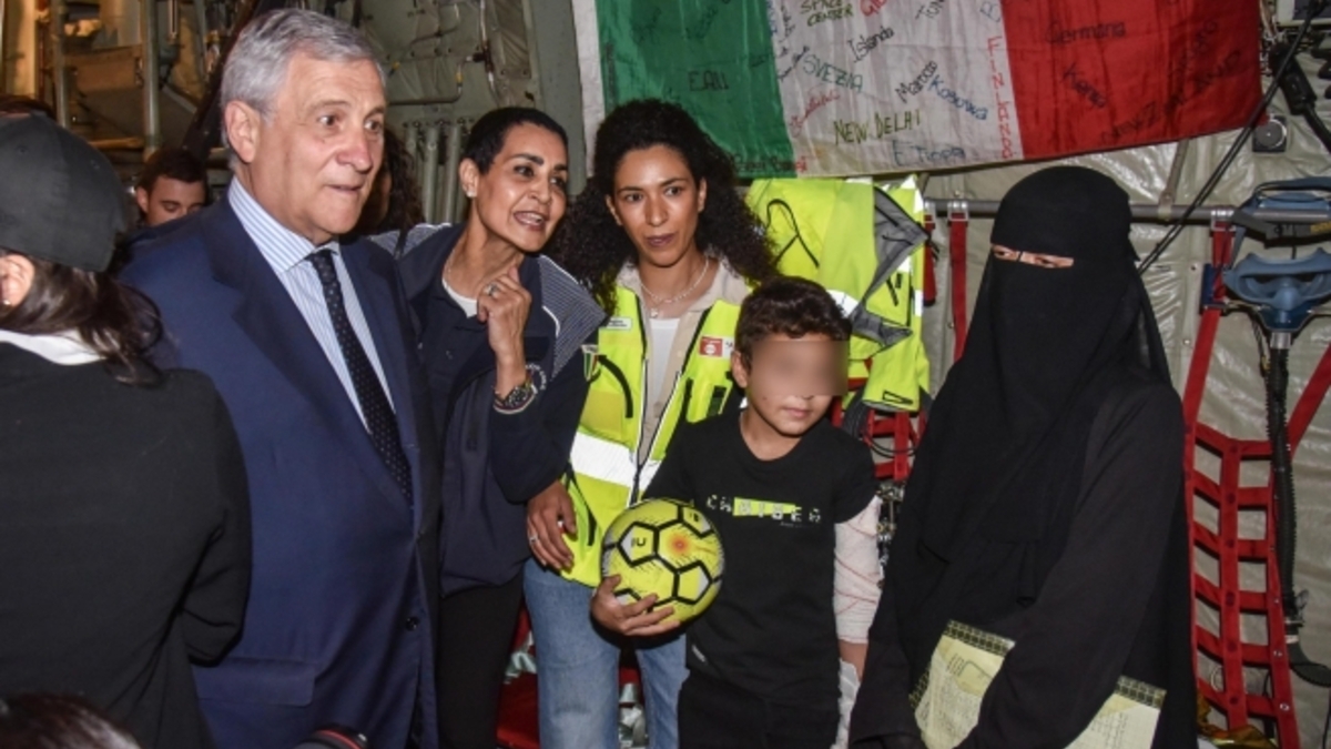 Arrivato da Gaza Adam, unico superstite insieme alla mamma: sarà curato a Milano 17