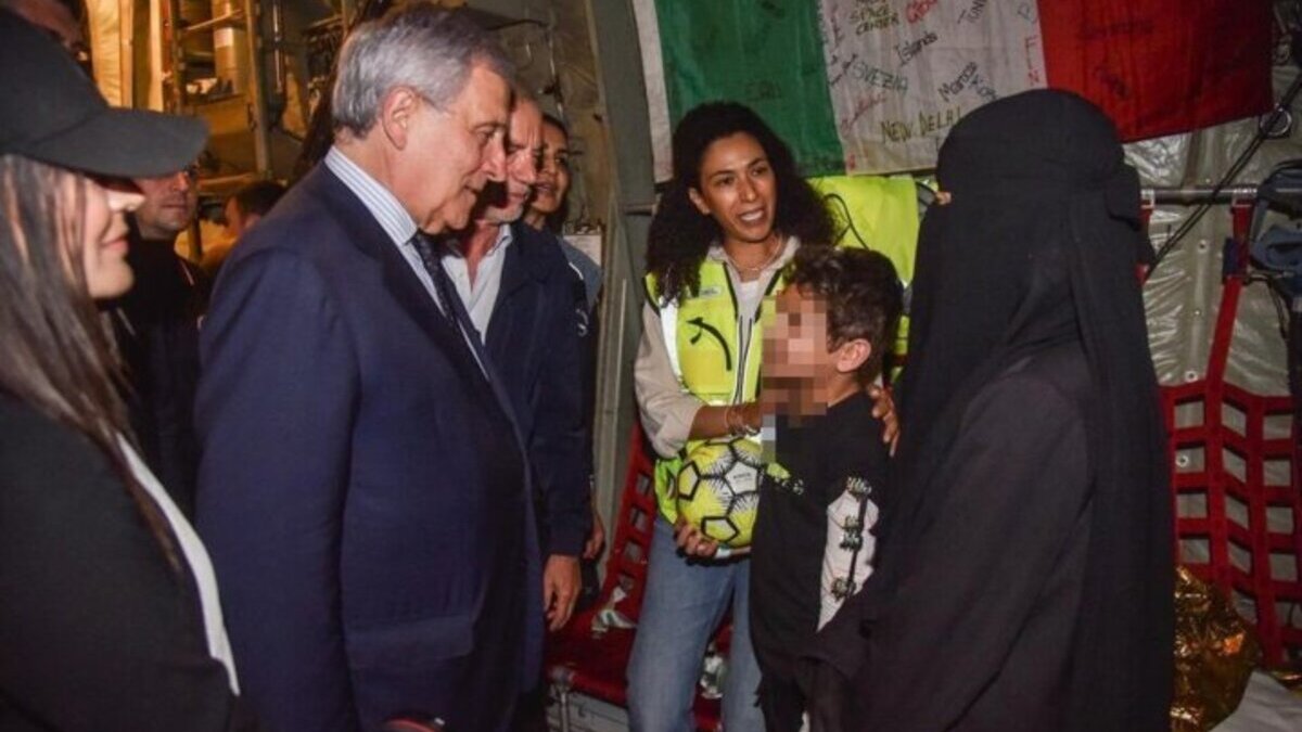 Arrivato da Gaza Adam, unico superstite insieme alla mamma: sarà curato a Milano 3