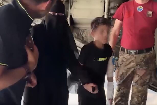 Adam a scuola grazie a un benefattore anonimo: "È tornato a essere un bambino" 15