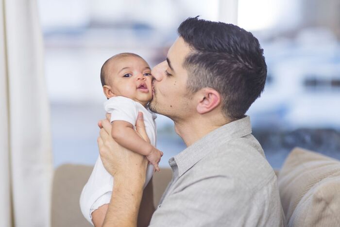 Svolta storica: i single italiani potranno adottare i bambini all'estero 5