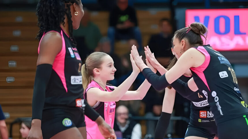 Chi è Arianna Manfredini, a 13 anni è la più giovane pallavolista della Serie A 2 Chi è Arianna Manfredini, a 13 anni è la più giovane pallavolista della Serie A 1