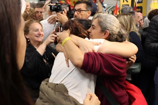 Rientrano da Gaza gli attivisti italiani: "Assistiti dalla nostra ambasciata" 6