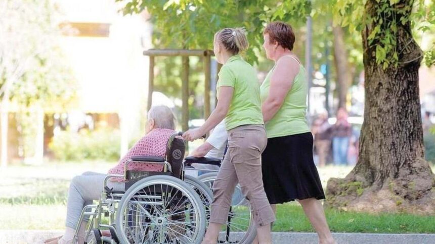 Chi è la badante di condominio, di cosa si occupa e dove opera 1