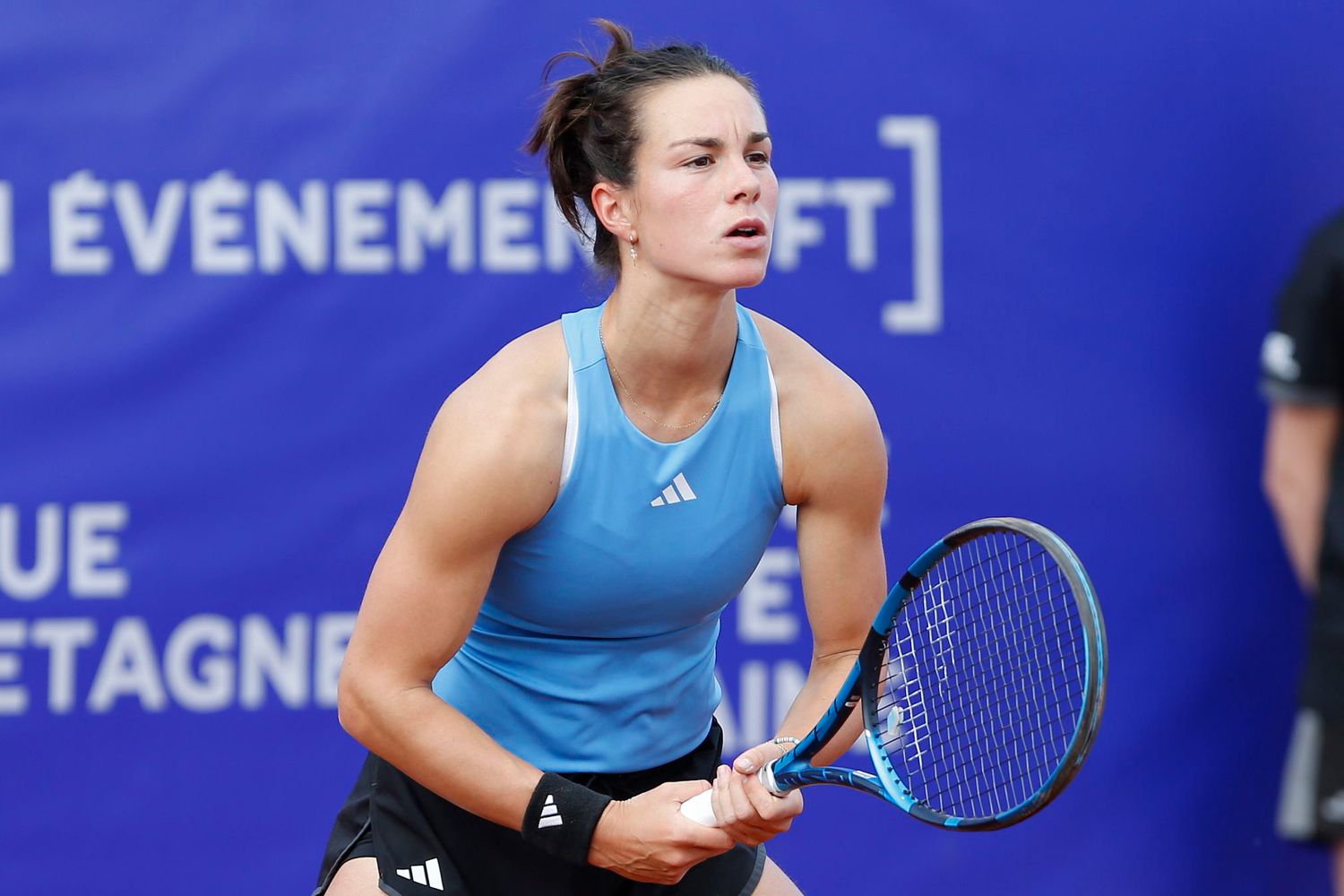 Chi è Lois Boisson, notata da Sinner: conquista 300 posizioni e va in semifinale 4 Chi è Lois Boisson, notata da Sinner: conquista 300 posizioni e va in semifinale 3