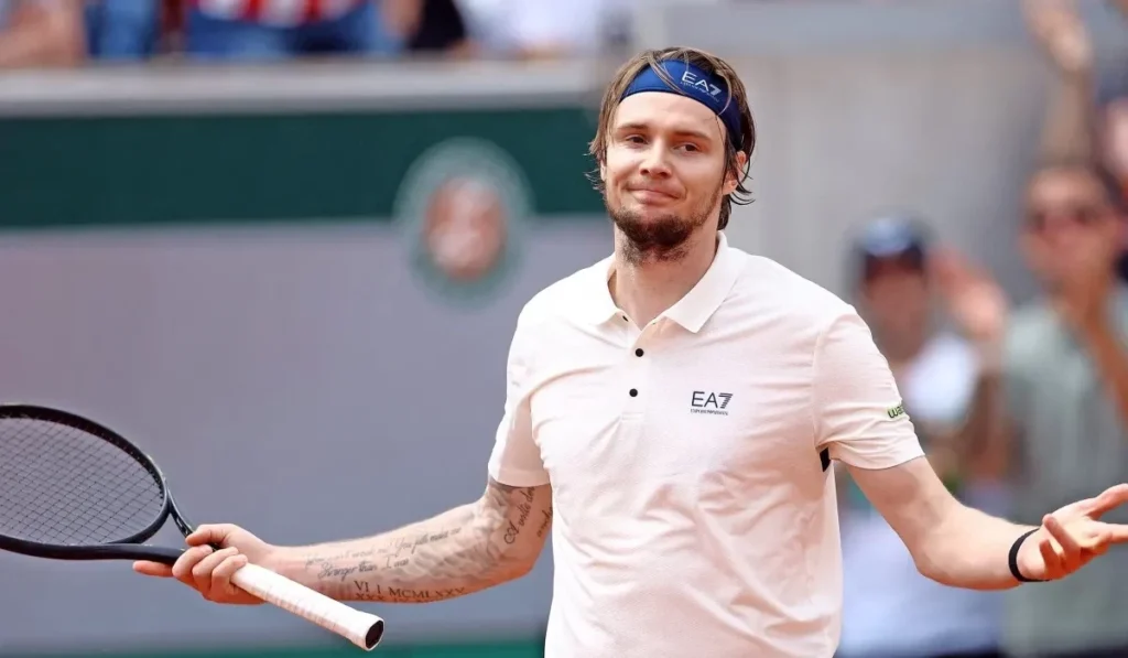 Chi è Alexander Bublik, avversario di Sinner: "Sembro diverso, ma non lo sono" 3