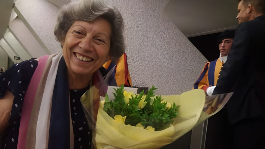 Chi è Carmela Mancuso, la "signora dei fiori gialli" salutata da Papa Francesco 1