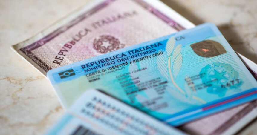 Addio alla carta di identità cartacea per l'espatrio: dal 2026 vale solo quella elettronica 1
