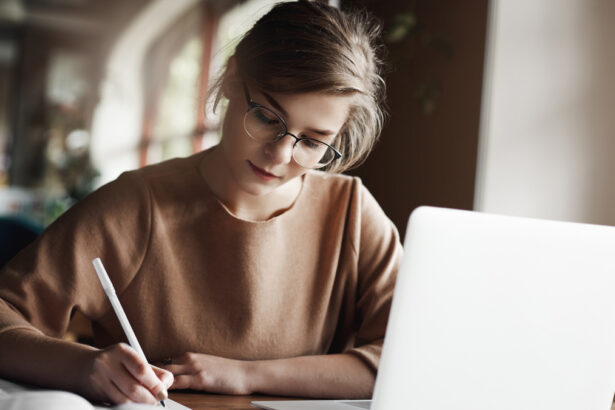 Cos'è il congedo straordinario per il dottorato: 3 anni retribuiti, senza tesi 6