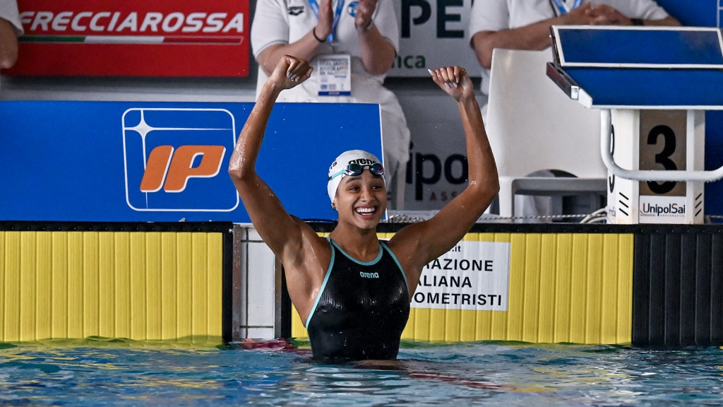 Sara Curtis vola nei 100 stile libero: battuto il record di Federica Pellegrini 4 Sara Curtis vola nei 100 stile libero: battuto il record di Federica Pellegrini 3