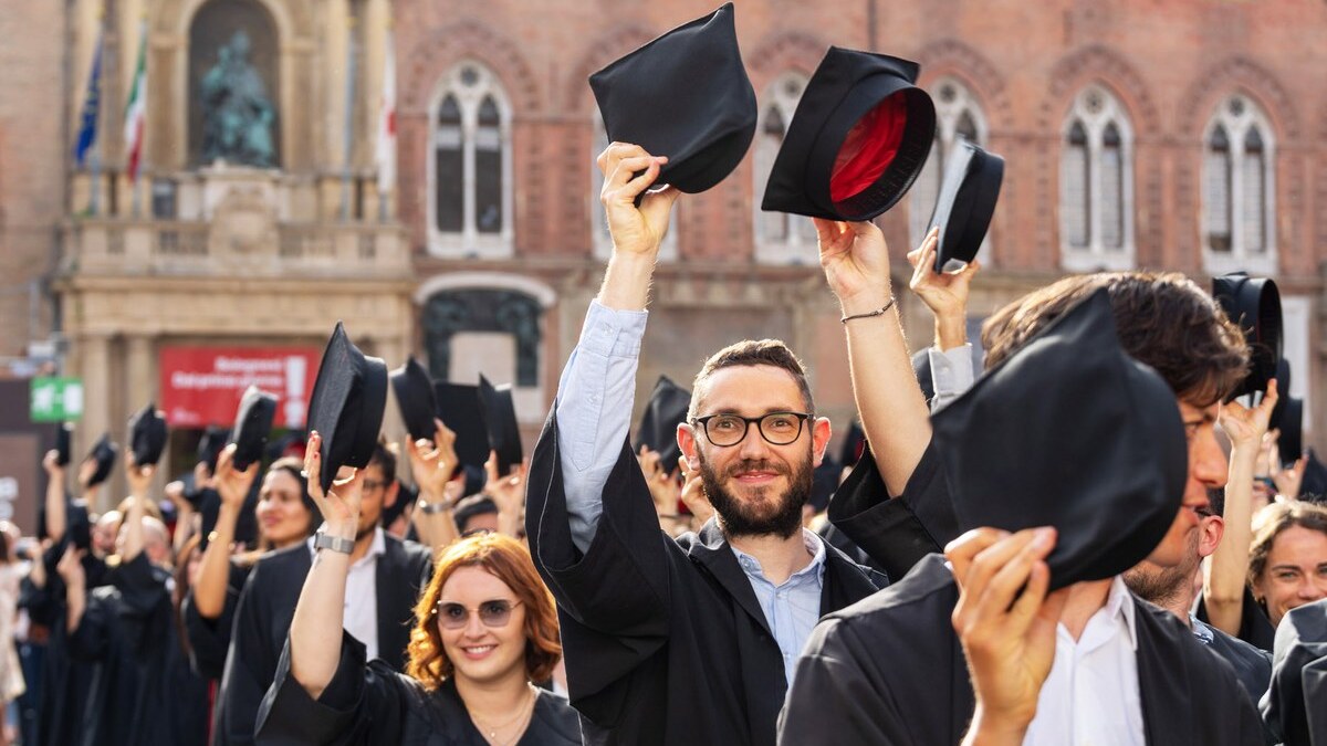 Cos'è il congedo straordinario per il dottorato: 3 anni retribuiti, senza tesi 3