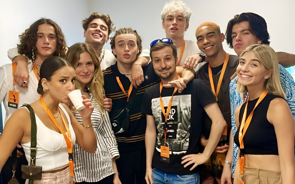 I ragazzi di oggi studiano su YouTube, Google e ChatGPT: Elia Bombardelli ci spiega la scuola del futuro 4 I ragazzi di oggi studiano su YouTube, Google e ChatGPT: Elia Bombardelli ci spiega la scuola del futuro 3