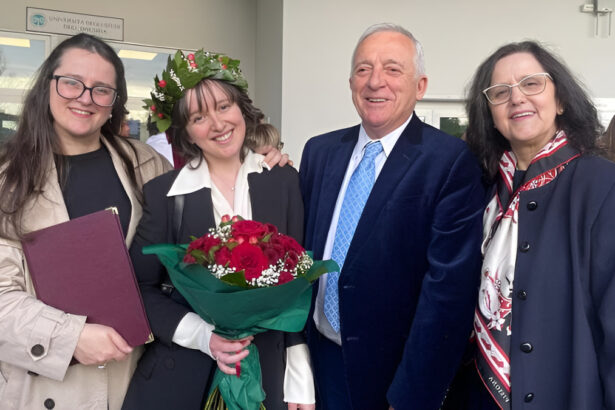 Da paziente a dottoressa, si laurea in Medicina dopo 4 interventi: "La mia tesi in rianimazione" 18