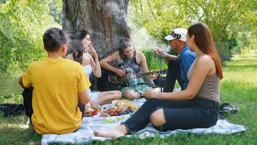 La Francia ha detto No al fumo all'aperto: quando arriva il divieto in Italia? 1