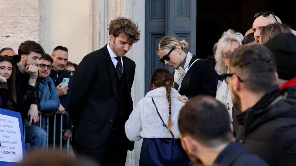 Funerale Eleonora Giorgi: "Esempio di amore e dignità, mancherà la sua luce" 5