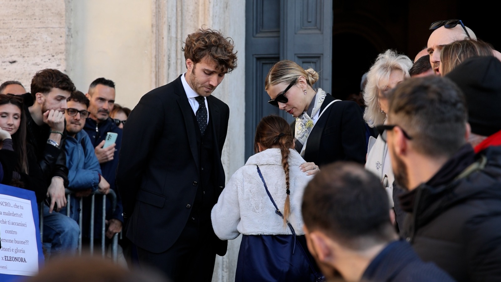 Funerale Eleonora Giorgi: "Esempio di amore e dignità, mancherà la sua luce" 6 Funerale Eleonora Giorgi: "Esempio di amore e dignità, mancherà la sua luce" 5