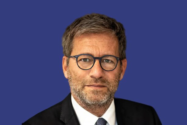 Chi è Giuseppe Marsocci, ad di Armani: "Porterò avanti la sua idea di bellezza" 22