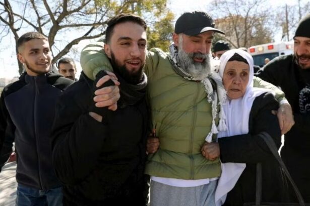 Pace a Gaza: Hamas rilascia i 20 ostaggi, liberi anche prigionieri palestinesi 14