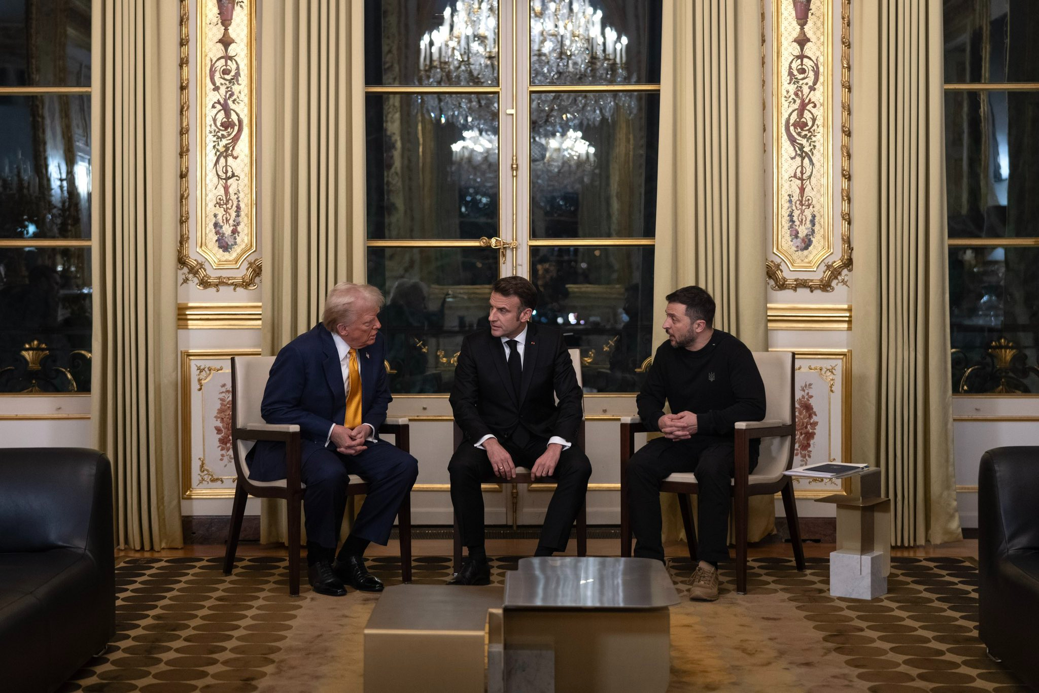 Trump e Zelensky a San Pietro: Macron svela i retroscena dell'incontro storico 5