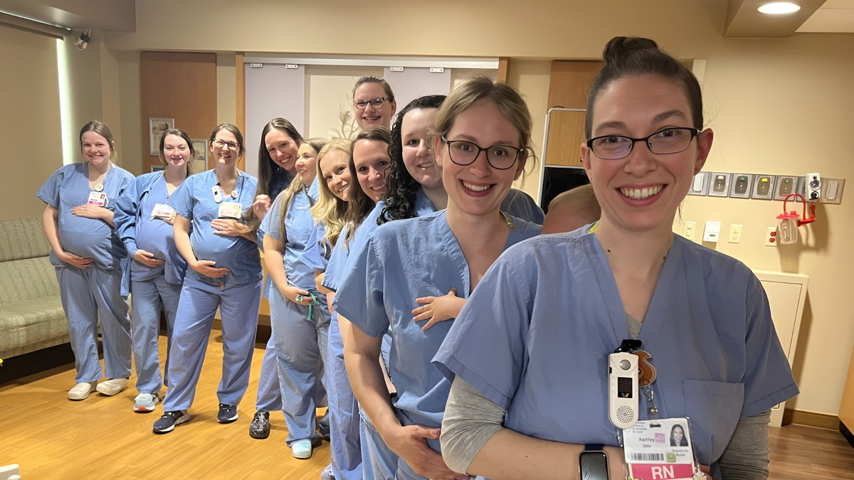 14 infermiere rimangono incinte contemporaneamente: "È un momento incredibile" 3