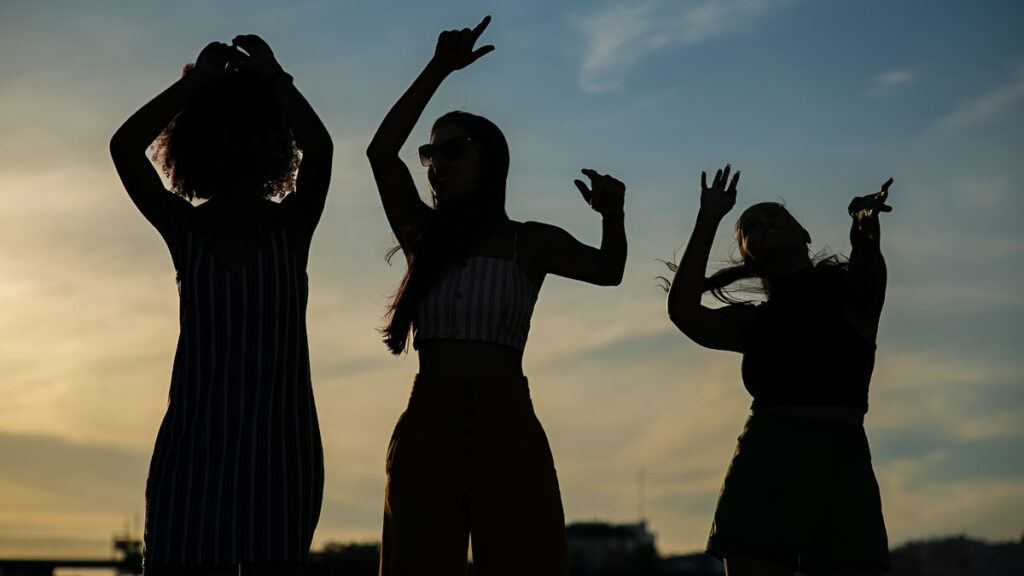 Cos’è l’Ecstatic Dance e perché ci fa sentire liberi e felici? 3