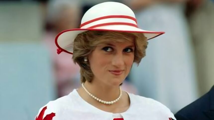Lady Diana, aperta la capsula del tempo dopo 34 anni: cosa c'è dentro? 1