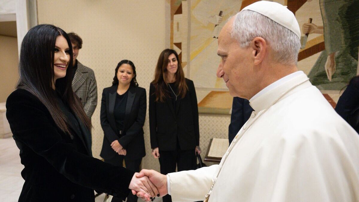 Laura Pausini incontra il Papa e promuove l'importanza della voce delle donne 15