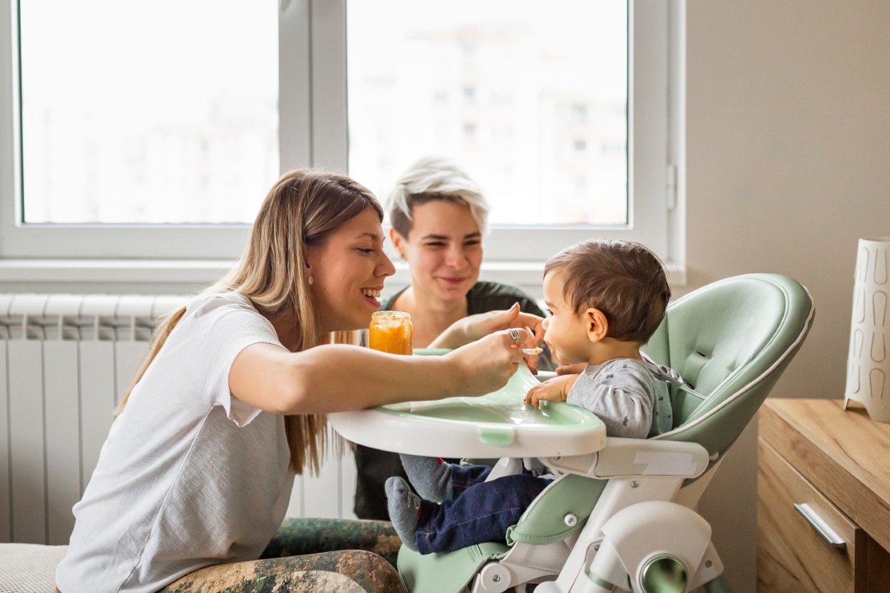 Coppie omogenitoriali: "La madre intenzionale ha diritto a congedo di paternità" 4 Coppie omogenitoriali: "La madre intenzionale ha diritto a congedo di paternità" 3