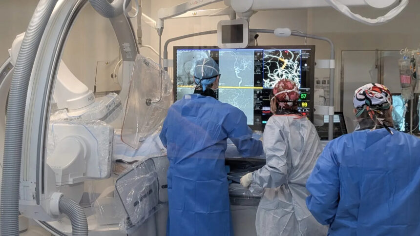 Bimba con grave malformazione salva grazie a colla medica: "È simile agli adesivi istantanei" 2 Bimba con grave malformazione salva grazie a colla medica: "È simile agli adesivi istantanei" 1