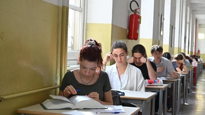 Maturità 2025, seconda prova: al Classico Cicerone e all'Artistico Battiato 2 Maturità 2025, seconda prova: al Classico Cicerone e all'Artistico Battiato 1