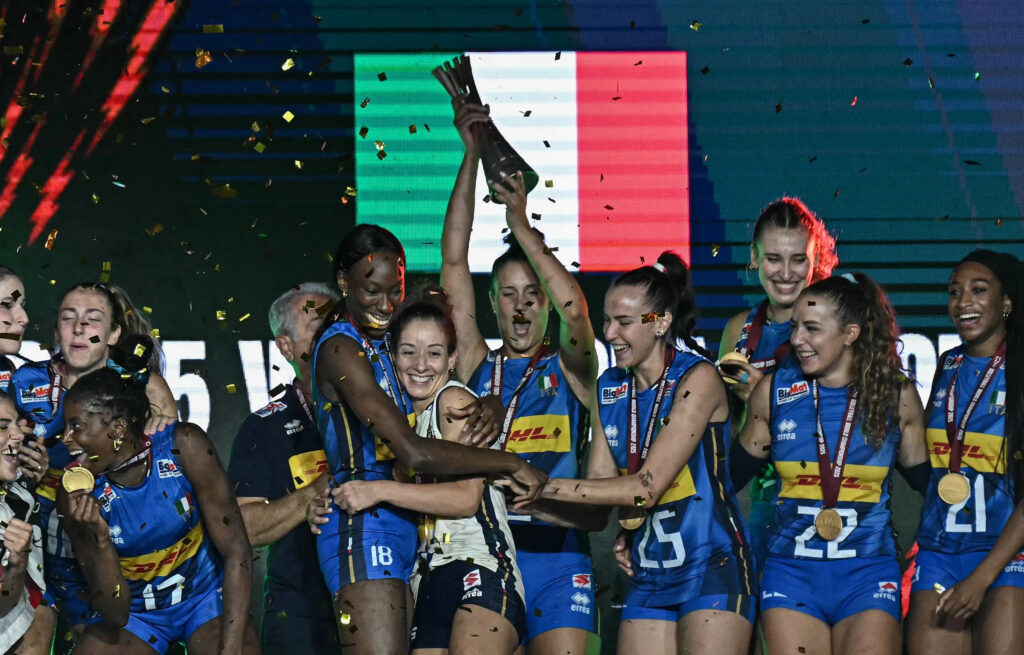 Il volley femminile trionfa ai Mondiali e scrive la storia: "Siamo leggenda" 4 Il volley femminile trionfa ai Mondiali e scrive la storia: "Siamo leggenda" 3