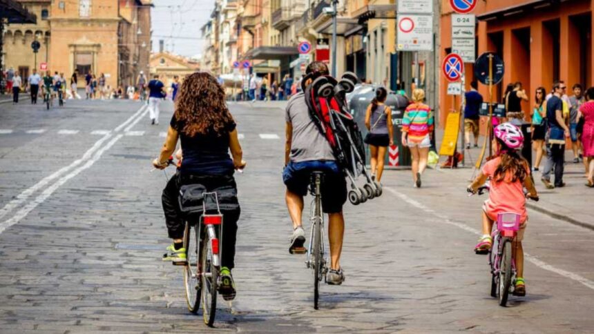 Nuove piste ciclabili in Italia: tutte le città che puntano sulla mobilità green 2 Nuove piste ciclabili in Italia: tutte le città che puntano sulla mobilità green 1