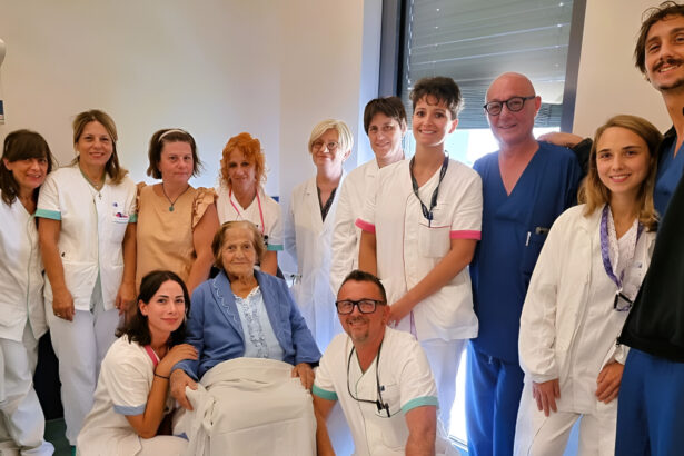Operata al femore a 103 anni, dopo due giorni già cammina: "Intervento record" 10