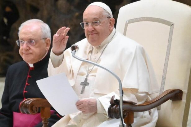 Papa Francesco, i medici sciolgono la prognosi: "Non è in pericolo di vita" 10