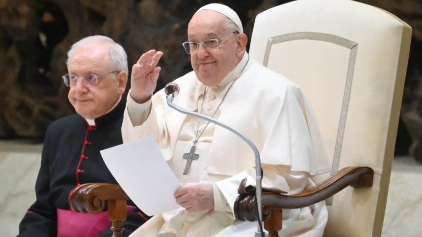 Papa Francesco, i medici sciolgono la prognosi: "Non è in pericolo di vita" 1