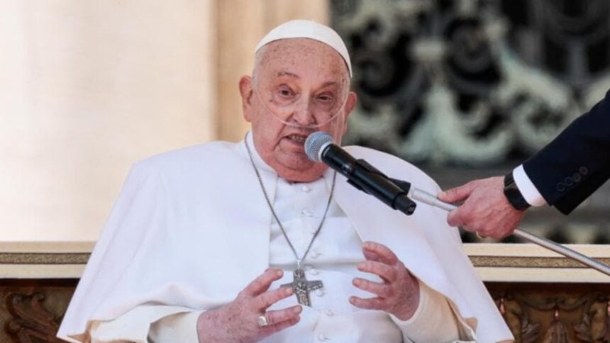 Papa Francesco a sorpresa al Giubileo dei malati: "Col dolore cresciamo insieme" 1