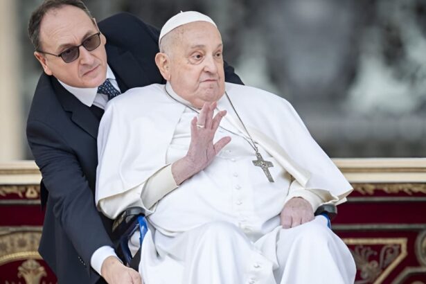 La giornata del Papa a Santa Marta: "Lavoro e fisioterapia motoria e respiratoria" 14