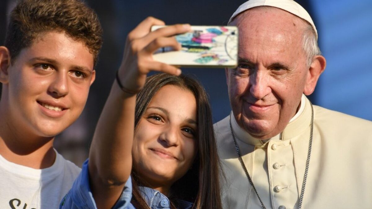 Video inedito del Papa per i giovani: "Ascoltate e non dimenticatevi dei nonni" 15