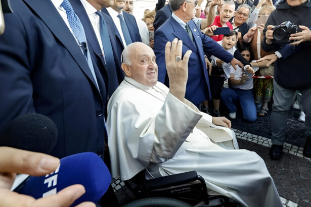 Papa Francesco ringrazia il Gemelli: "Quando comandano le donne tutto funziona" 7