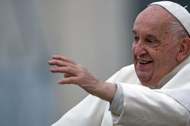 Diffuso il testamento di Papa Francesco: "Seppellito nella terra, senza decori" 18